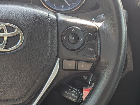 Used 2018 Toyota Corolla SE FWD image 23