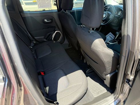 Used 2017 Jeep Renegade Latitude w/ Cold Weather Group AWD/4WD image 16