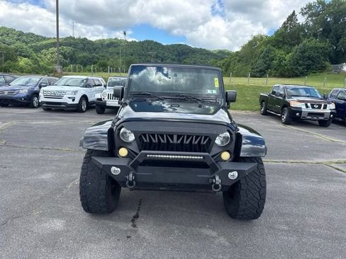 Used 2014 Jeep Wrangler Unlimited Sahara w/ Connectivity Group AWD/4WD image 3