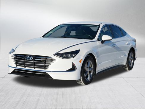 Used 2022 Hyundai Sonata SE w/ Preferred Accessory Package image 3