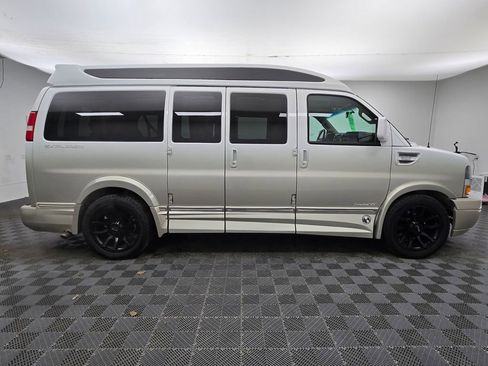 Used 2018 Chevrolet Express 2500 w/ Enhanced Convenience Package image 7