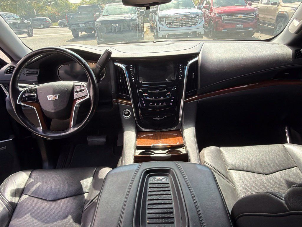 Used 2018 Cadillac Escalade Luxury RWD image 9