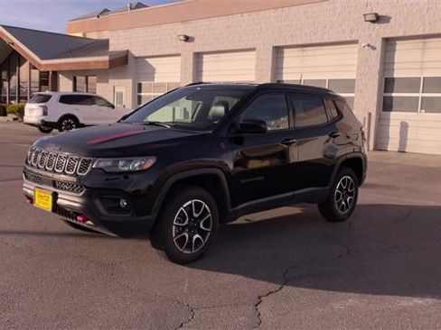 Used 2024 Jeep Compass Trailhawk image 5