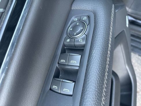 Used 2025 GMC Yukon XL Denali image 15