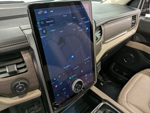 Used 2023 Ford Expedition Limited image 11