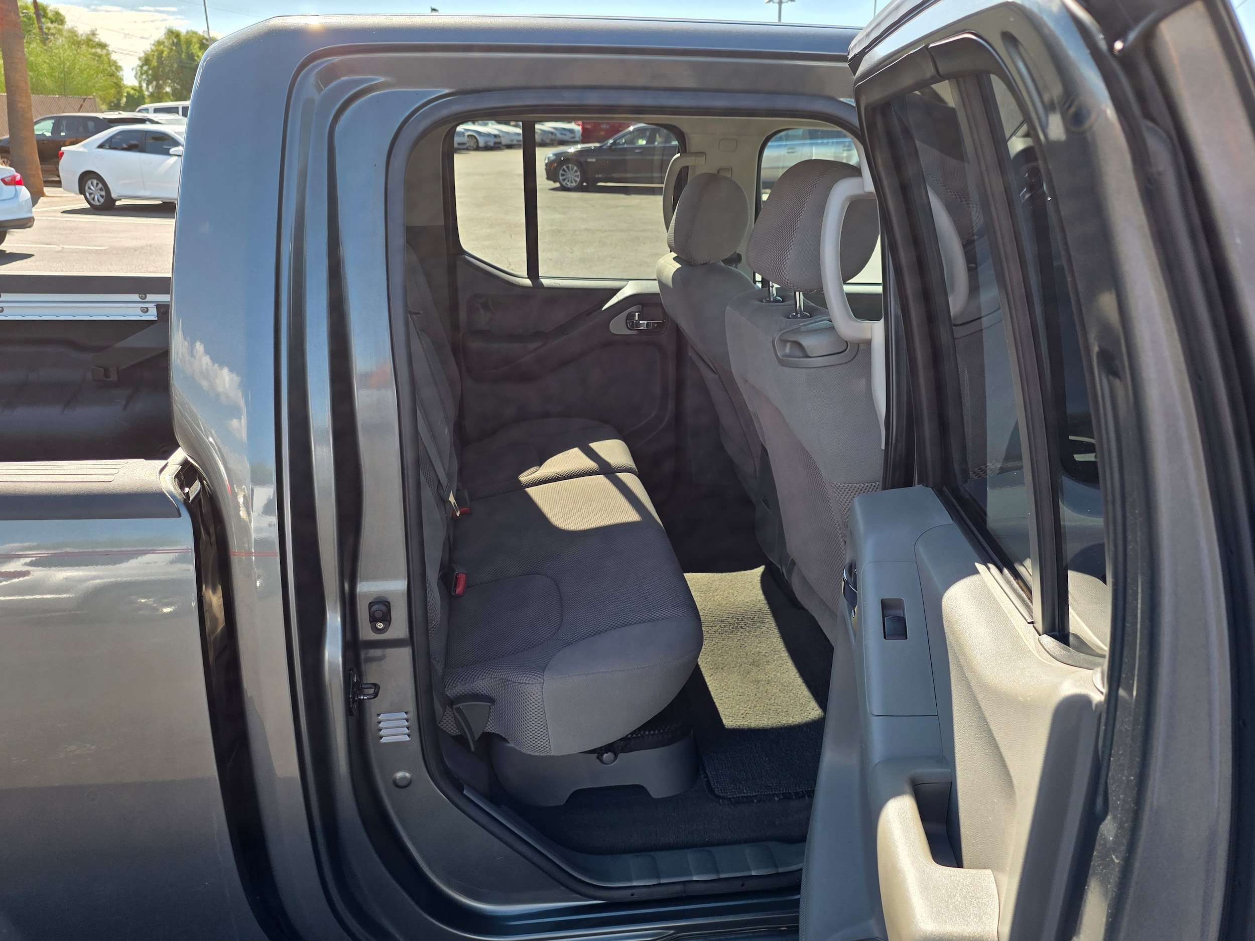 Used 2007 Nissan Frontier SE w/ SE Value Truck Pkg RWD image 21