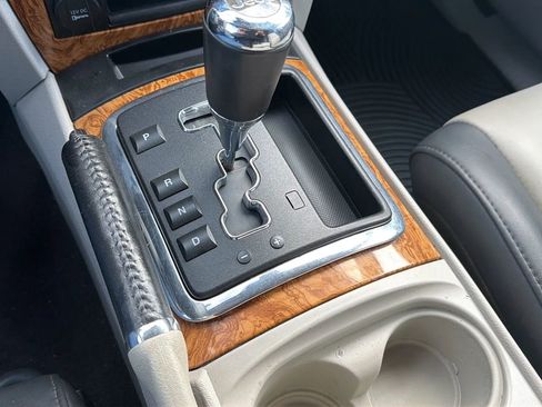 Used 2010 Jeep Grand Cherokee Limited image 18