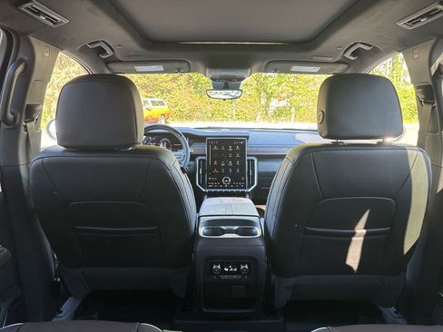 New 2026 GMC Acadia Denali Ultimate w/ LPO, Floor Liner Package AWD/4WD image 16