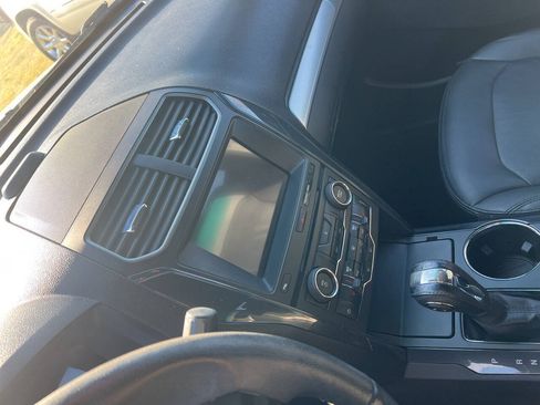 Used 2018 Ford Explorer XLT w/ Equipment Group 202A AWD/4WD image 30