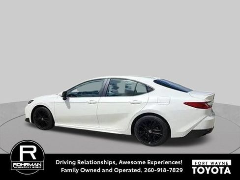Used 2025 Toyota Camry SE FWD image 1