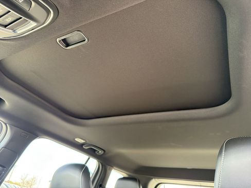 Used 2025 Jeep Grand Cherokee Altitude image 16