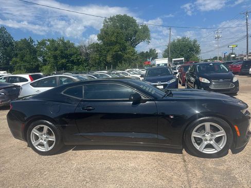 Used 2016 Chevrolet Camaro LT RWD image 4