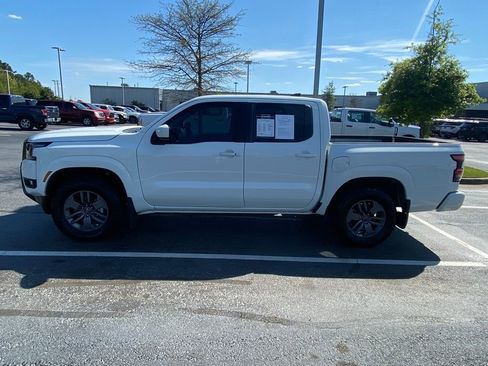 Used 2025 Nissan Frontier SV w/ SV Convenience Package AWD/4WD image 4