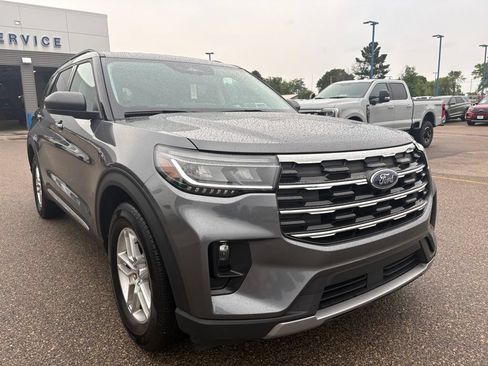 Used 2025 Ford Explorer Active w/ Active Comfort Package RWD image 4