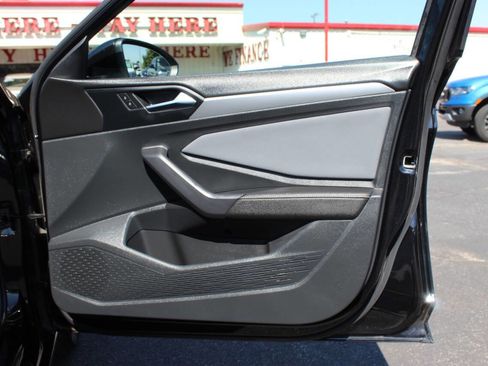 Used 2025 Volkswagen Jetta SE image 10