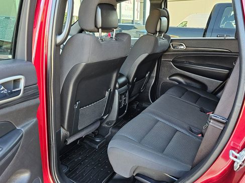 Used 2021 Jeep Grand Cherokee Laredo image 16