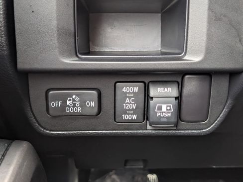Used 2017 Toyota Tacoma TRD Off-Road w/ Premium & Technology Package AWD/4WD image 23