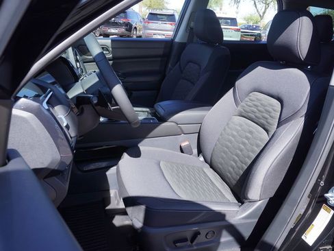 New 2025 Nissan Pathfinder SV image 14