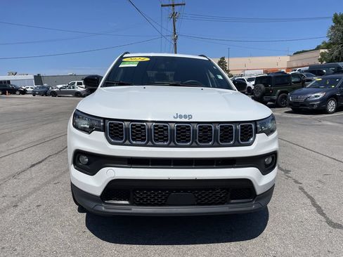 Used 2024 Jeep Compass Latitude AWD/4WD image 5