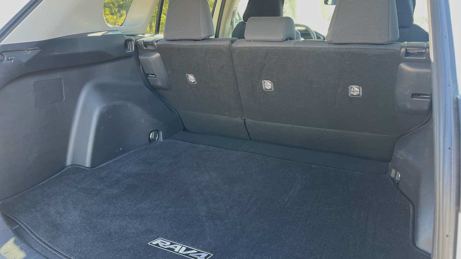 Used 2019 Toyota RAV4 LE FWD image 47