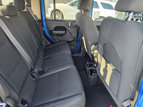 Used 2022 Jeep Gladiator Sport image 30