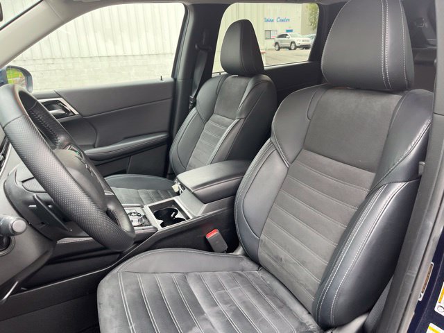 Used 2024 Mitsubishi Outlander AWD image 11