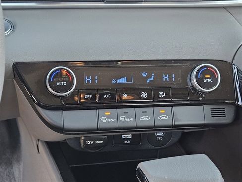Used 2025 Hyundai Elantra Blue image 19