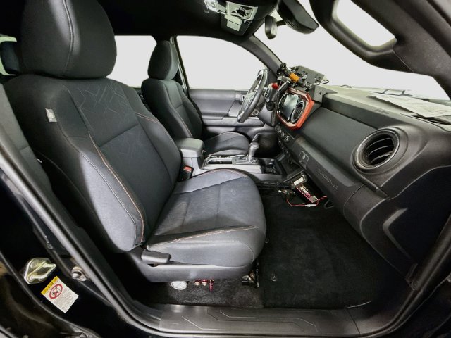 Used 2020 Toyota Tacoma TRD Off-Road AWD/4WD image 25