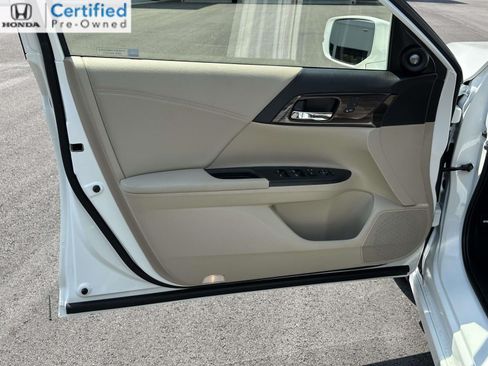 Certified 2017 Honda Accord Touring image 5