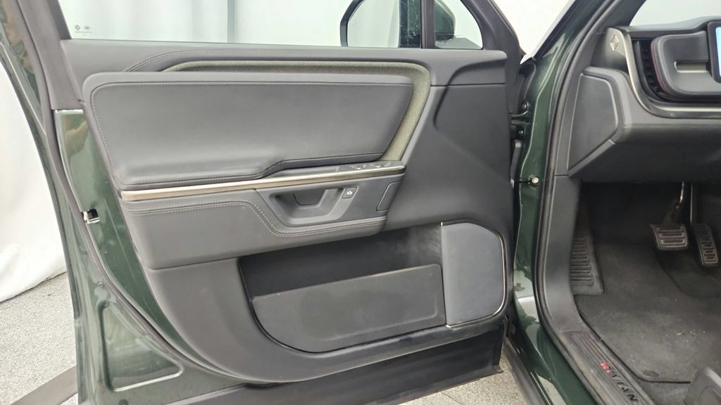 Used 2025 Rivian R1S Adventure Dual AWD/4WD image 33