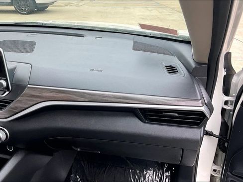 Used 2025 Nissan Altima 2.5 SV image 16