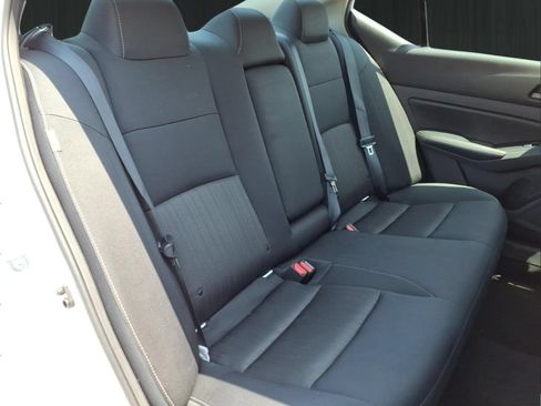 Used 2024 Nissan Altima 2.5 SV FWD image 16