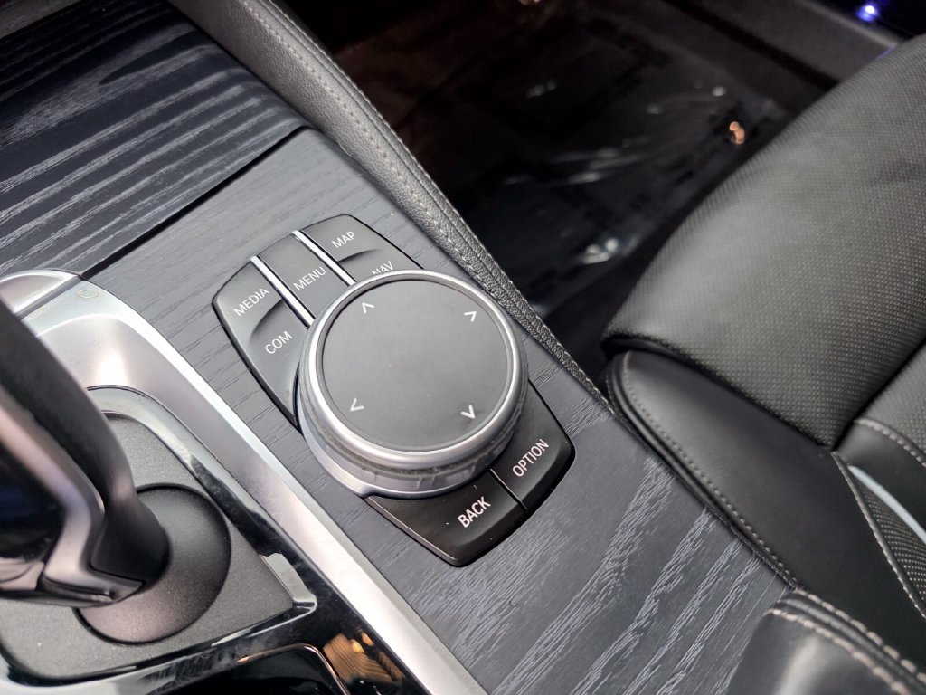 Used 2021 BMW M550i xDrive AWD/4WD image 25