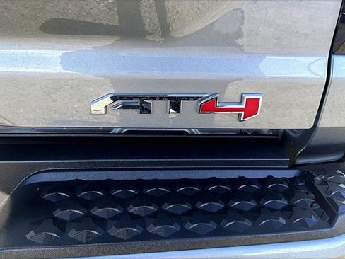 Used 2023 GMC Canyon AT4 image 32