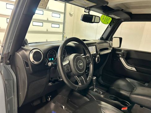 Used 2014 Jeep Wrangler Unlimited Sahara w/ Connectivity Group AWD/4WD image 16