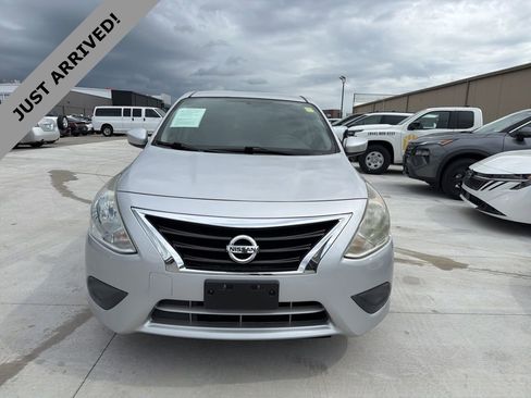 Used 2016 Nissan Versa S FWD image 2