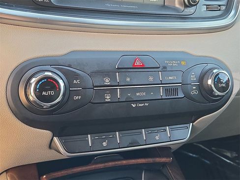 Used 2017 Kia Sorento EX w/ EX V6 Premium Package image 16