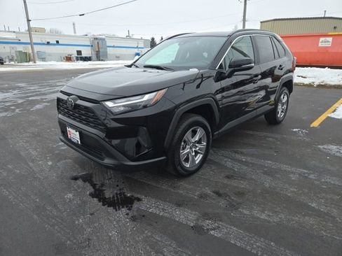 Used 2025 Toyota RAV4 XLE image 3