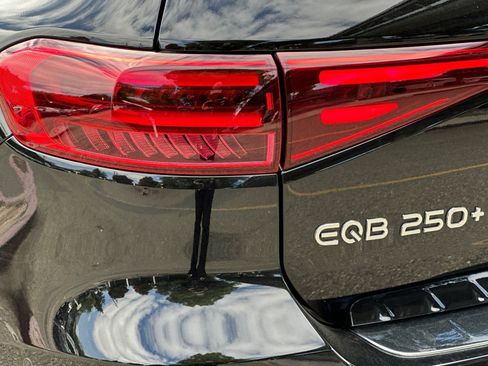 Used 2025 Mercedes-Benz EQB 250+ image 30