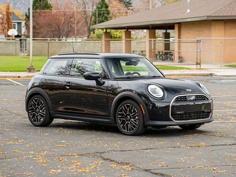 Used 2025 MINI Cooper 2-Door Hardtop image 3