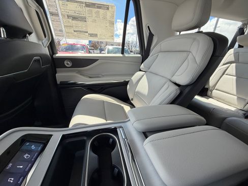 New 2026 Lincoln Navigator L Reserve AWD/4WD image 21