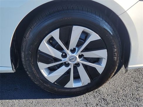 Certified 2024 Nissan Altima 2.5 S image 15