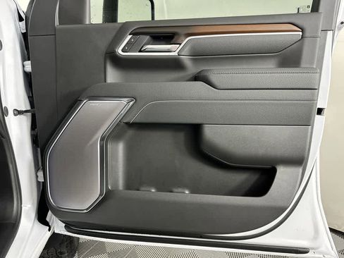 New 2025 GMC Sierra 2500 Denali w/ Denali Reserve Package image 13