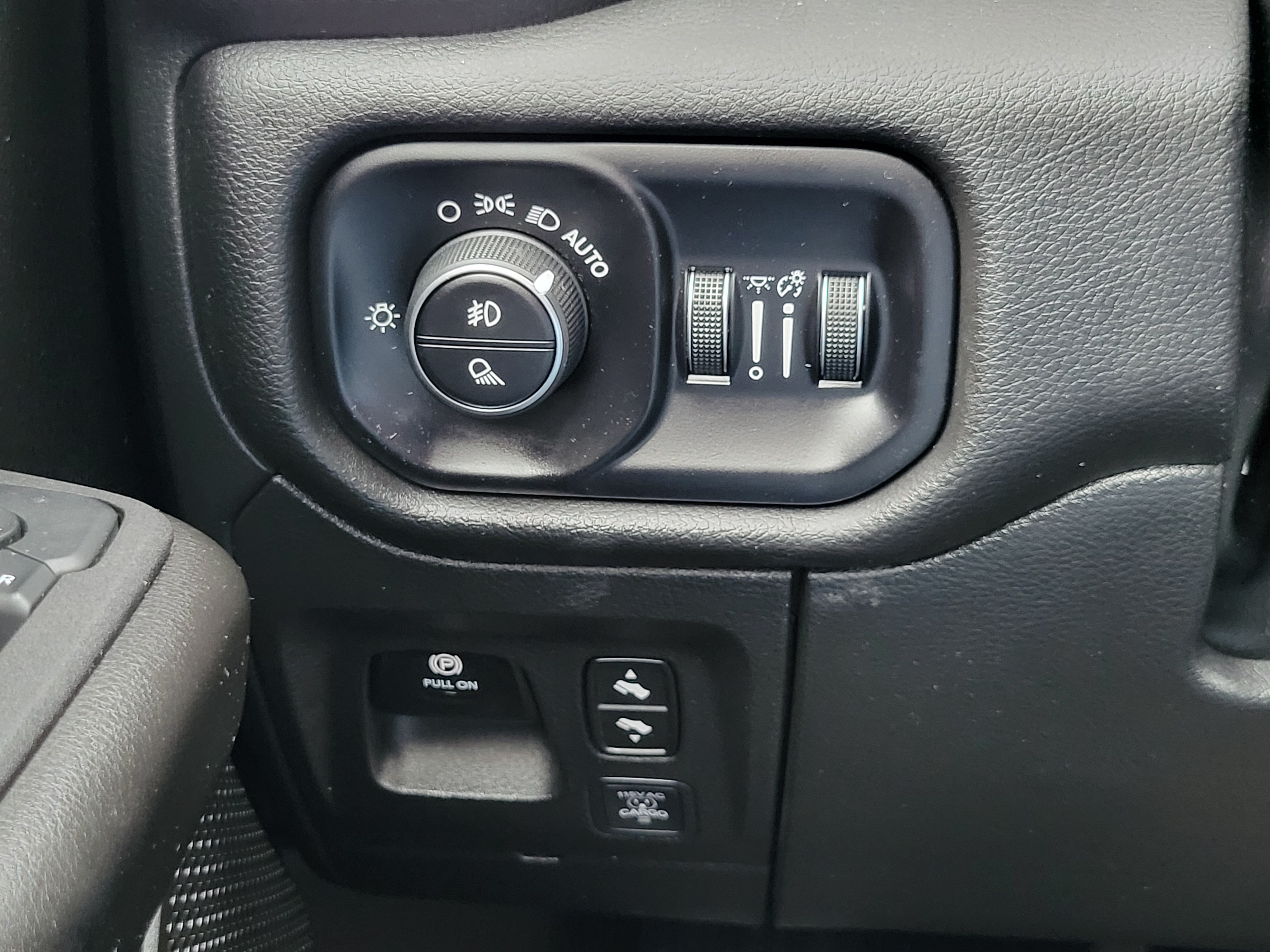 Used 2025 RAM 1500 Big Horn AWD/4WD image 10