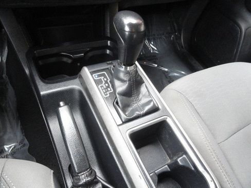 Used 2019 Toyota Tacoma SR5 AWD/4WD image 15