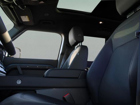 Certified 2025 Land Rover Defender 110 S image 27