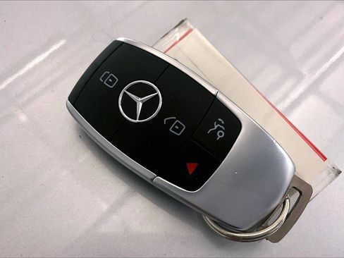 Used 2020 Mercedes-Benz C 300 4MATIC Sedan image 9