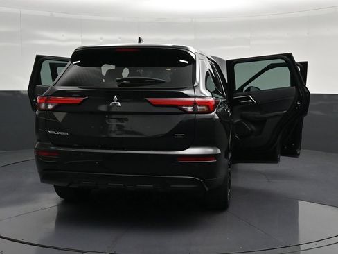 Used 2023 Mitsubishi Outlander SE FWD image 35