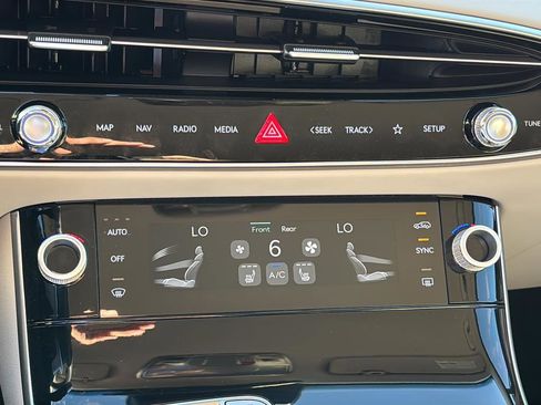 Certified 2026 Genesis GV70 2.5T image 32