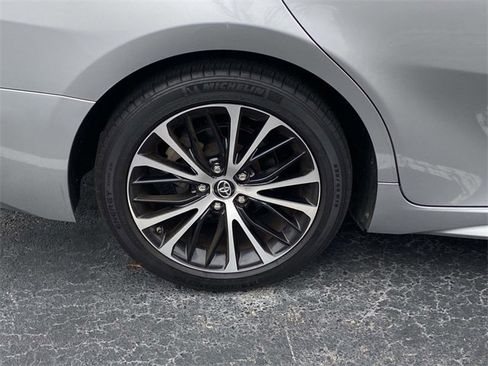 Used 2019 Toyota Camry SE image 10